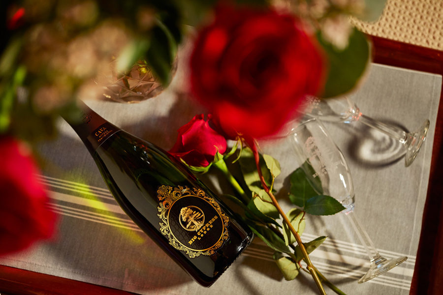 Anniversary-package-roses-champagne